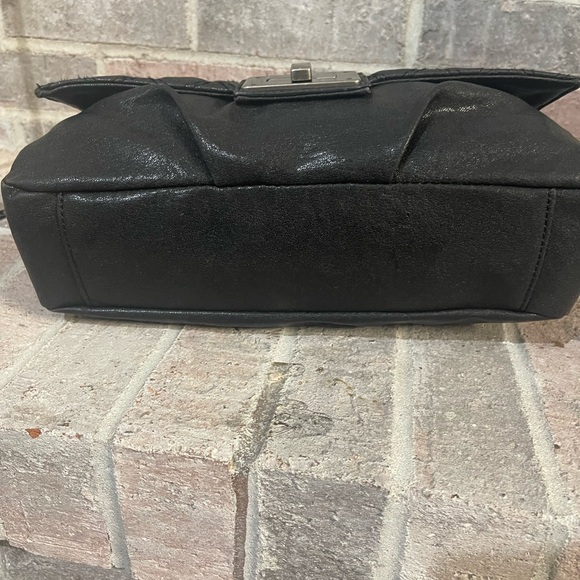 Simply Vera Vera Wang Elegant Black Diamond Pattern Shoulder Bag - Picture 10 of 12